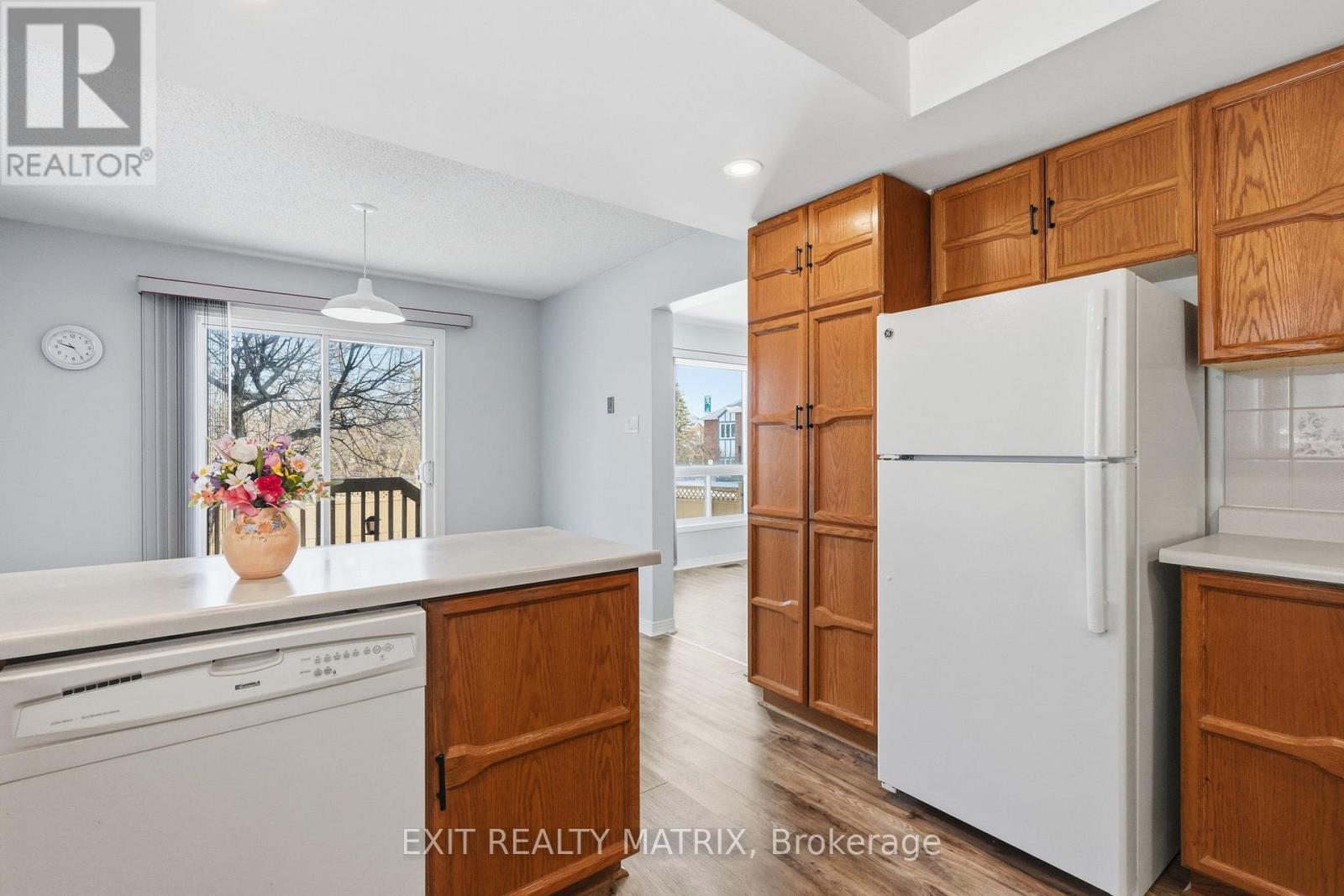 57 Rosegarden Crescent, Ottawa, Ontario  K1T 3A9 - Photo 13 - X12851232