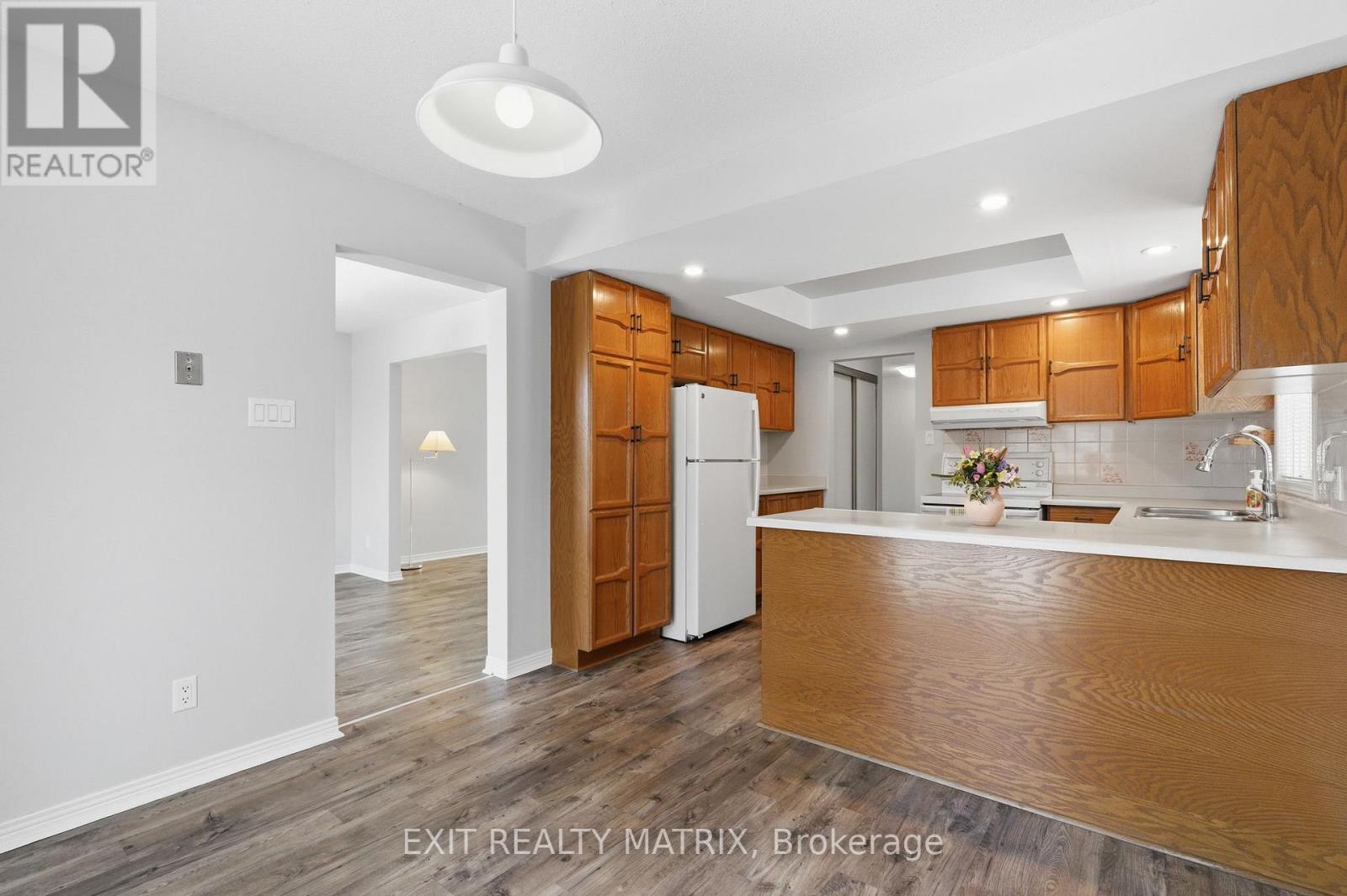 57 Rosegarden Crescent, Ottawa, Ontario  K1T 3A9 - Photo 14 - X12851232