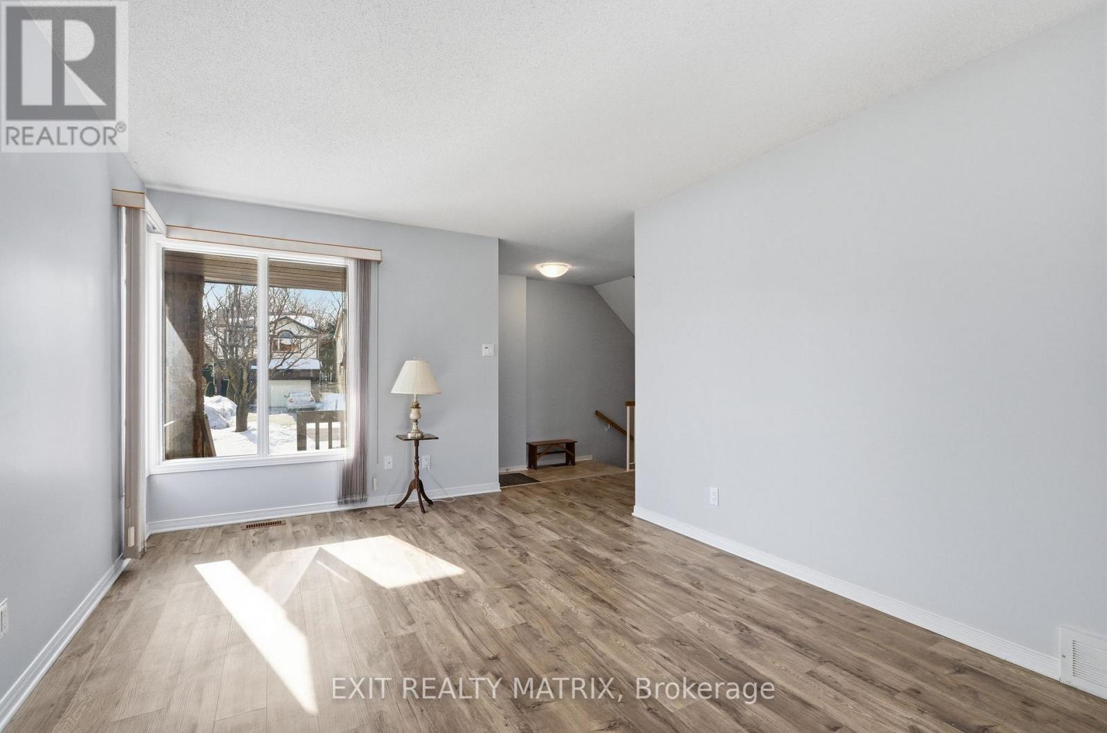 57 Rosegarden Crescent, Ottawa, Ontario  K1T 3A9 - Photo 8 - X12851232