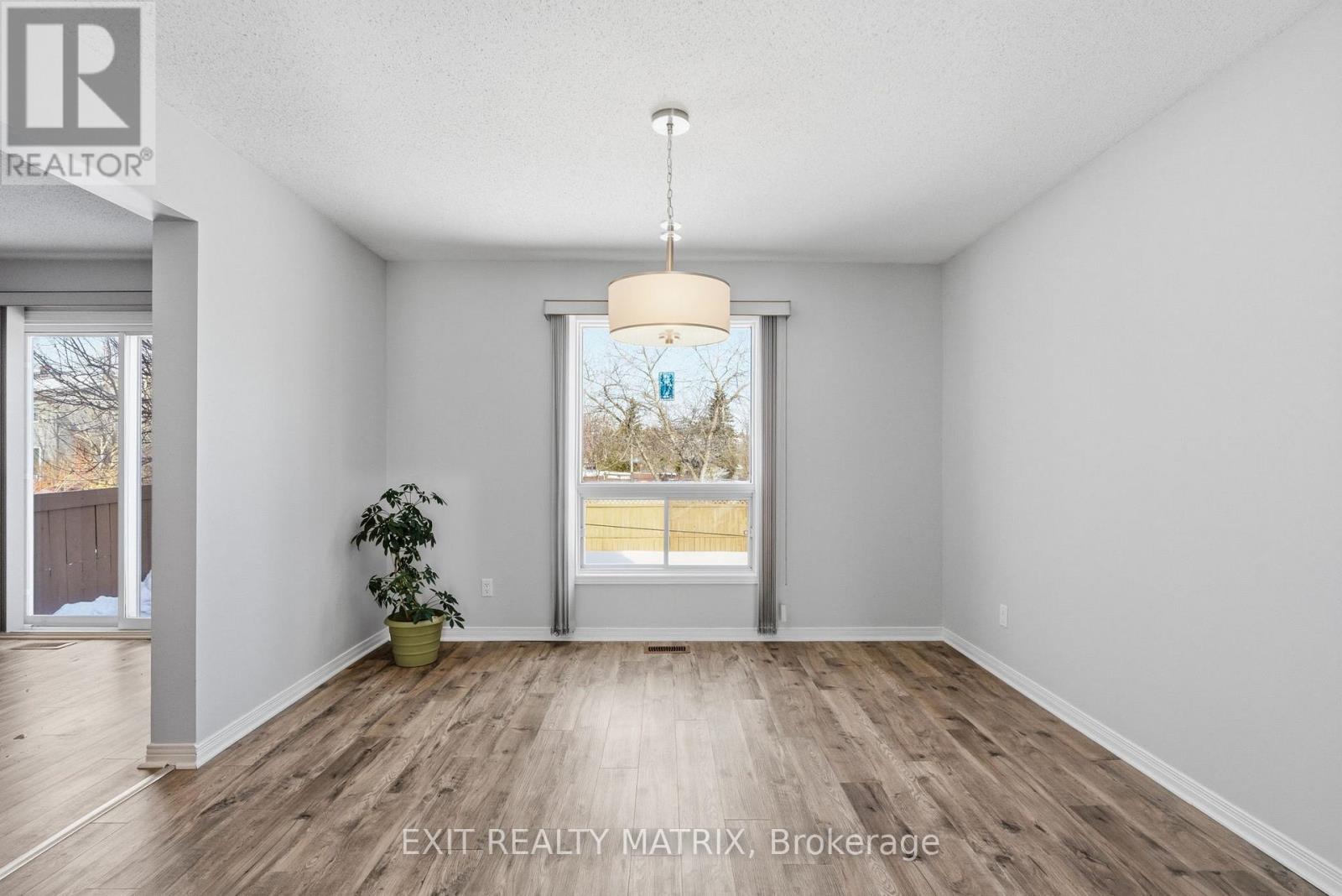 57 Rosegarden Crescent, Ottawa, Ontario  K1T 3A9 - Photo 9 - X12851232