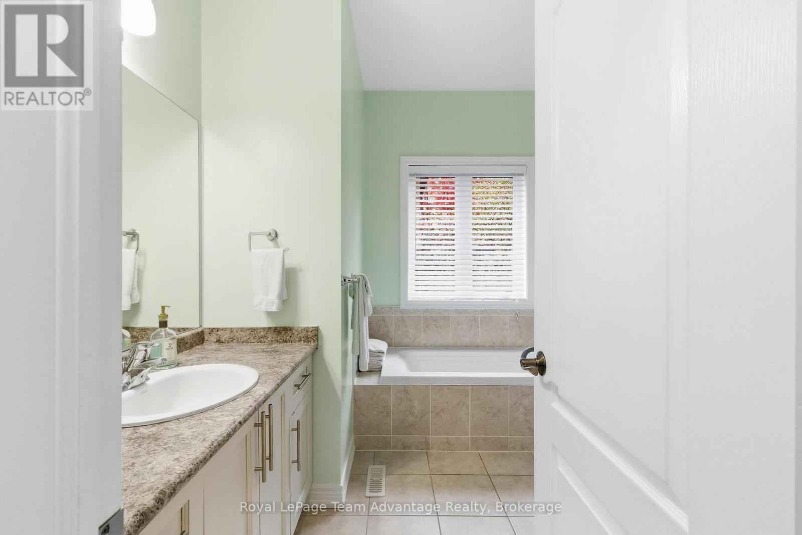 17 Borland Crescent, Caledon, Ontario  L7C 3M4 - Photo 13 - W12845980