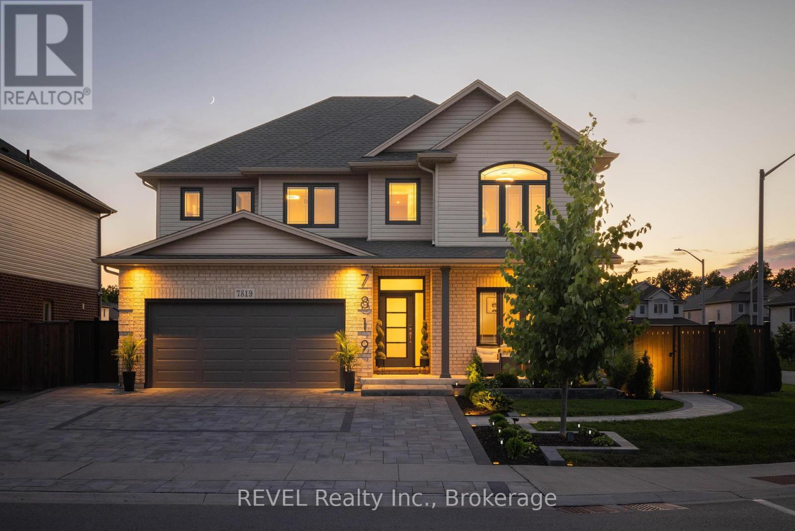 7819 Pender Street, Niagara Falls, Ontario  L2G 0H3 - Photo 1 - X12851108