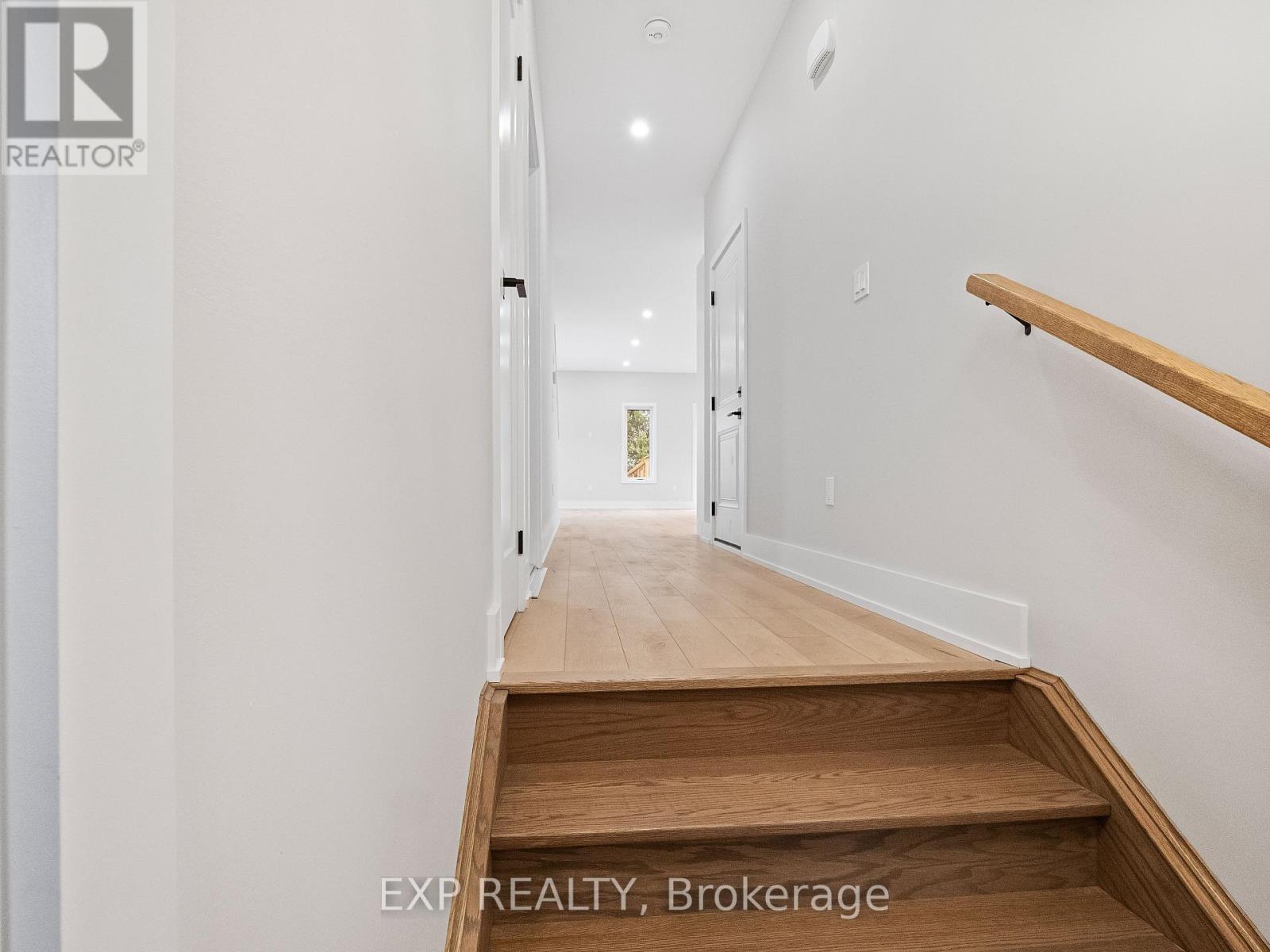 1142 Ontario Road, Welland (Lincoln/crowland), Ontario  L3B 5E7 - Photo 2 - X12851122