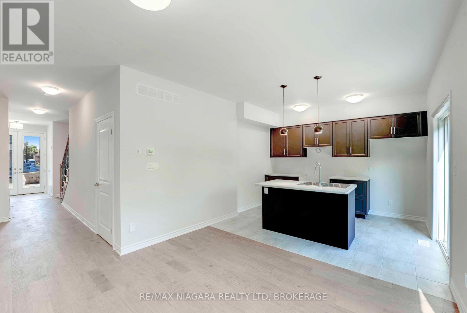 57 - 5672 Dorchester Road, Niagara Falls, Ontario  L2G 3Y8 - Photo 11 - X12851176