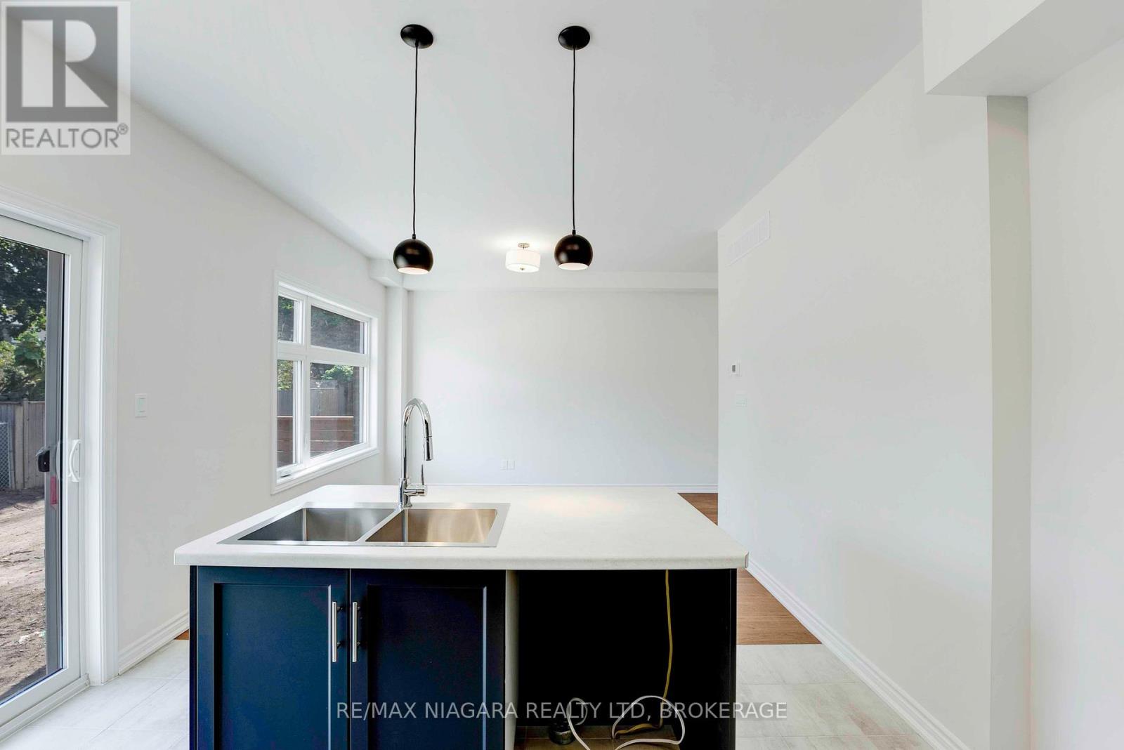 57 - 5672 Dorchester Road, Niagara Falls, Ontario  L2G 3Y8 - Photo 13 - X12851176