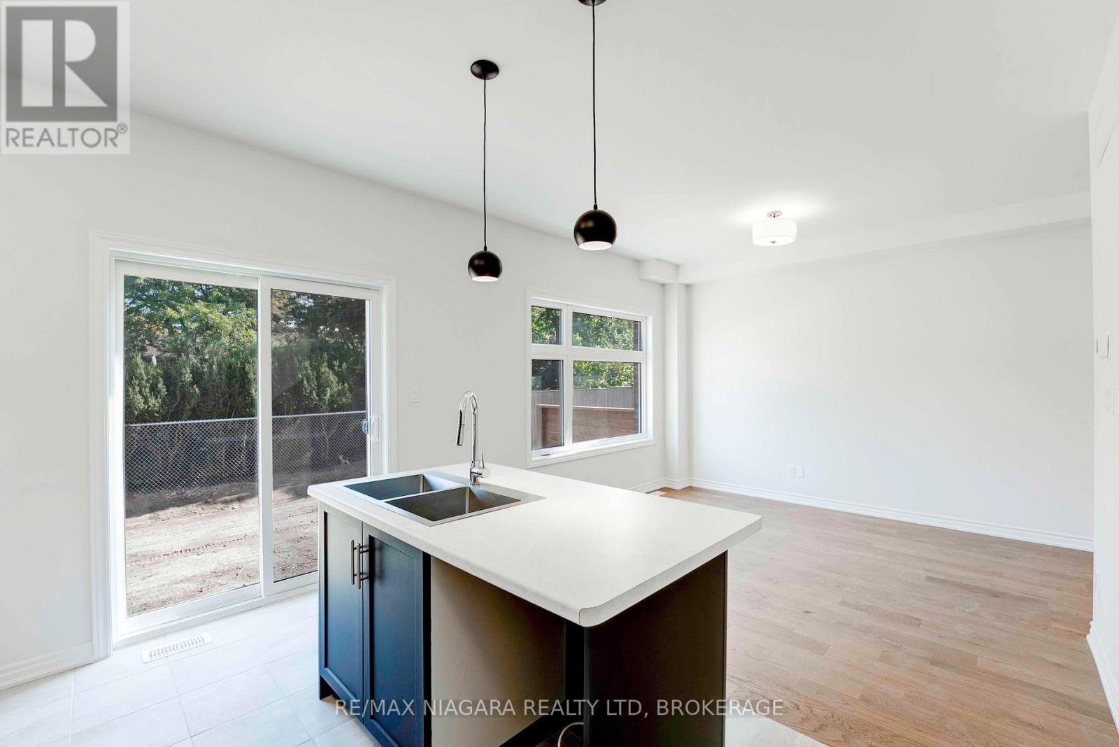 57 - 5672 Dorchester Road, Niagara Falls, Ontario  L2G 3Y8 - Photo 14 - X12851176