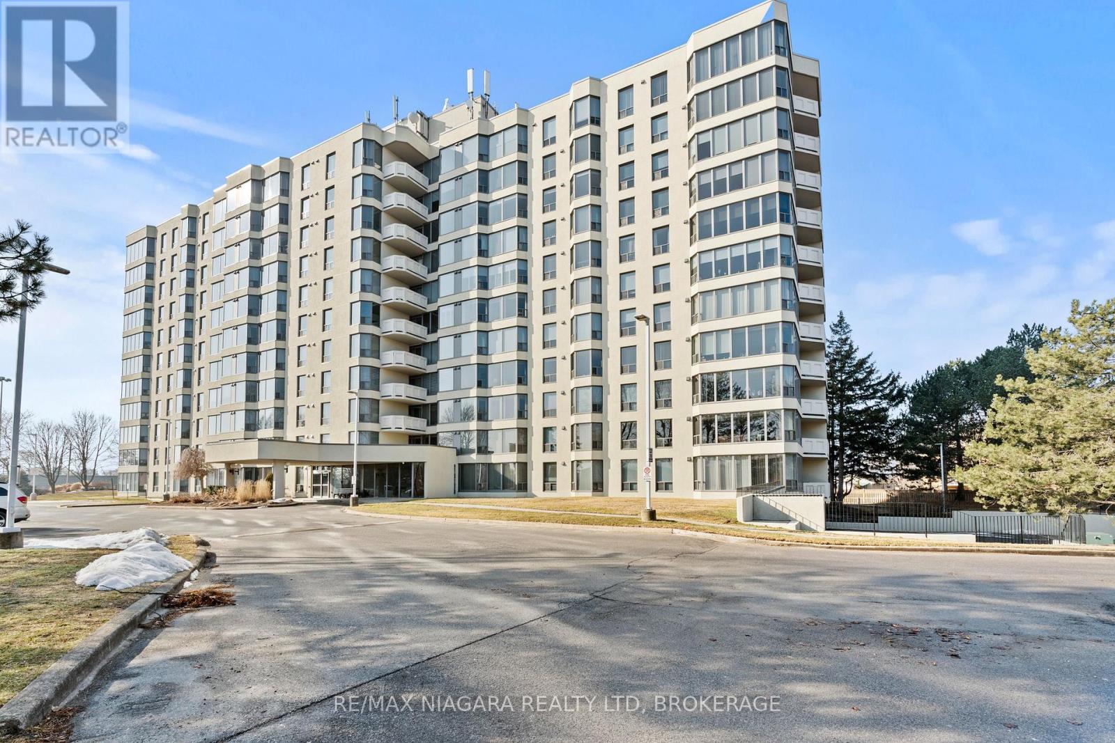 601 - 81 Scott Street, St. Catharines, Ontario  L2N 7L5 - Photo 1 - X12851286