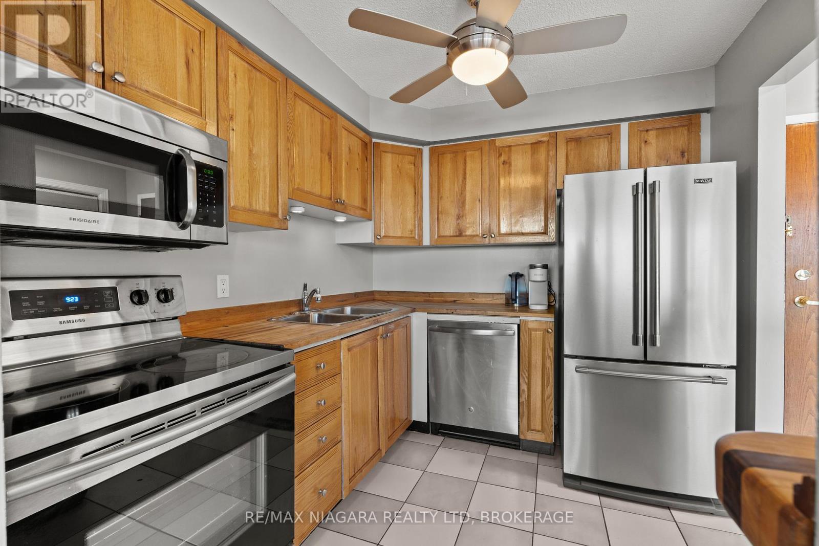 601 - 81 Scott Street, St. Catharines, Ontario  L2N 7L5 - Photo 14 - X12851286