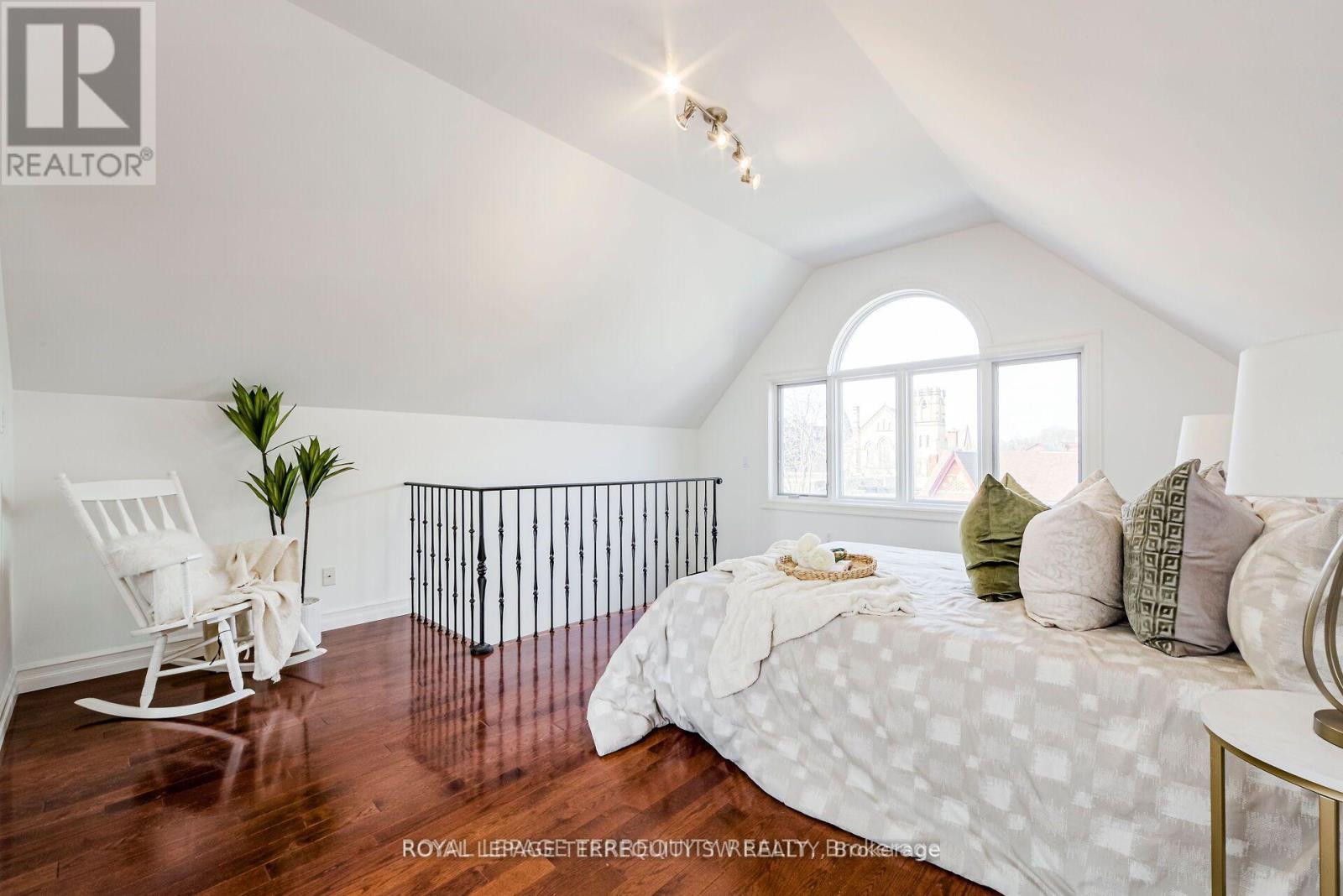 329 Lippincott Street, Toronto, Ontario  M5S 2P6 - Photo 15 - C12702294