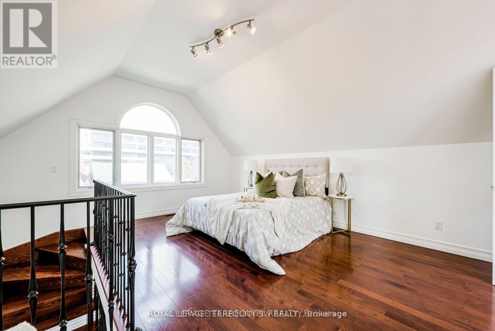 329 Lippincott Street, Toronto, Ontario  M5S 2P6 - Photo 16 - C12702294