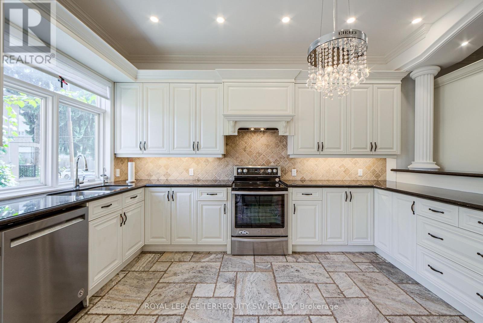 329 Lippincott Street, Toronto, Ontario  M5S 2P6 - Photo 37 - C12702294