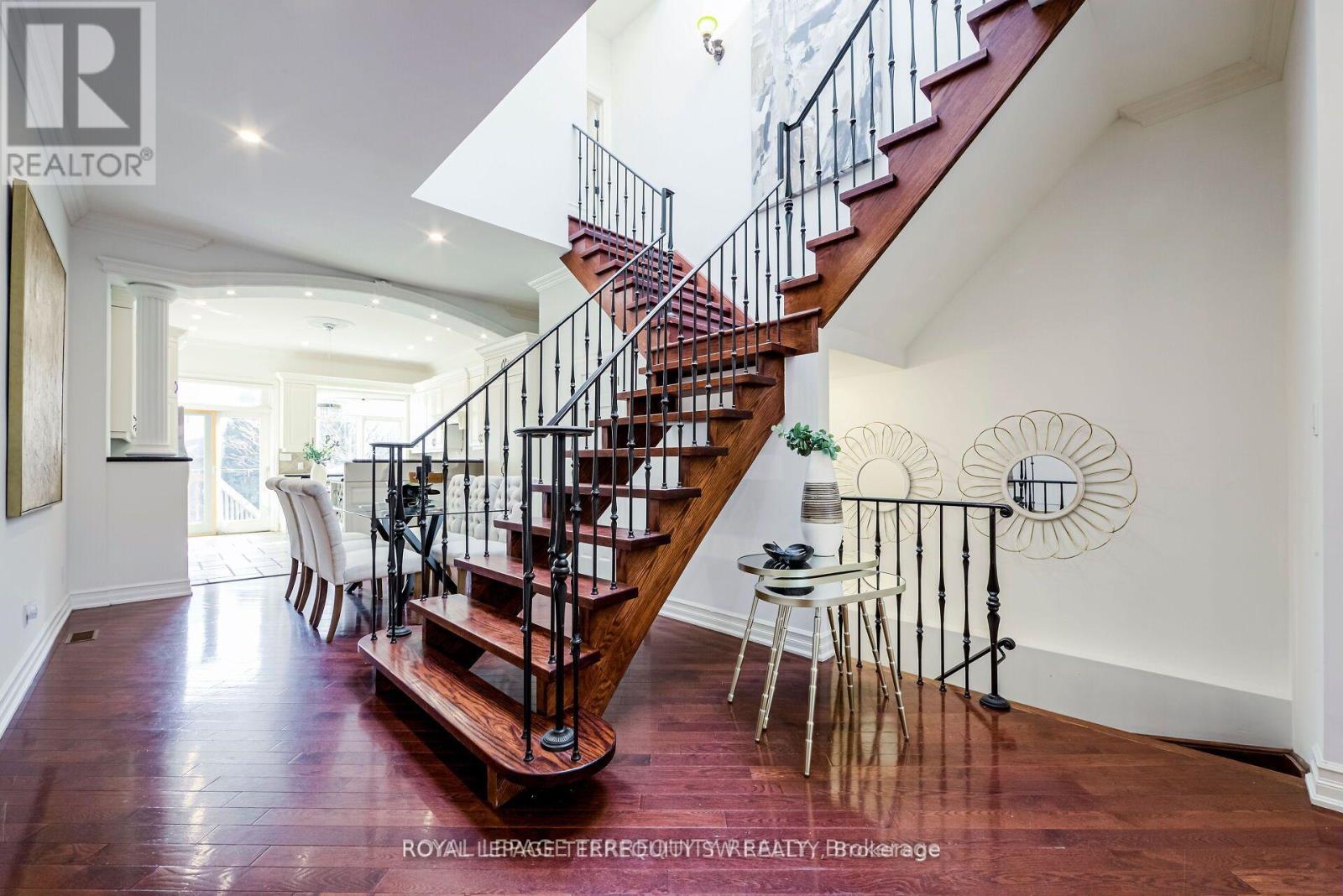 329 Lippincott Street, Toronto, Ontario  M5S 2P6 - Photo 6 - C12702294