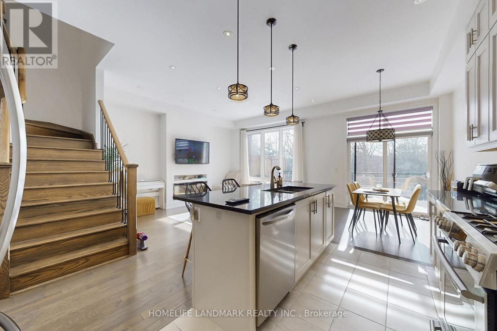 22 Crestridge Drive, Vaughan, Ontario  L4J 0K1 - Photo 2 - N12850388