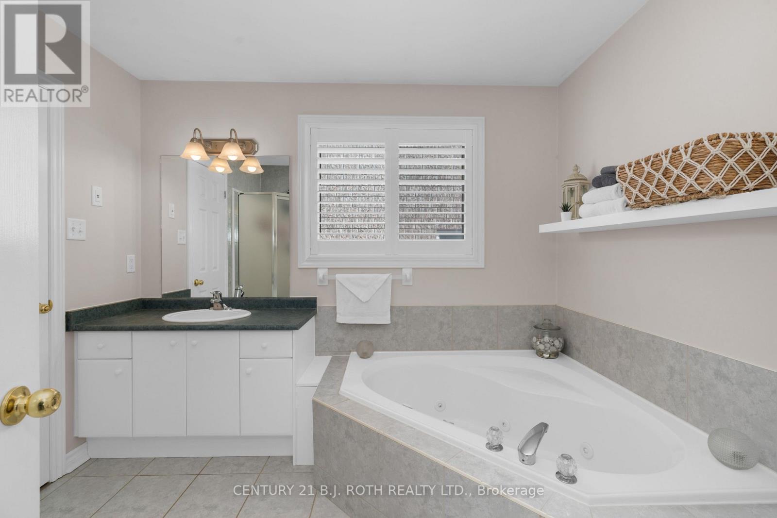 63 Kenwell Crescent, Barrie (Holly), Ontario  L4N 0A3 - Photo 22 - S12850828