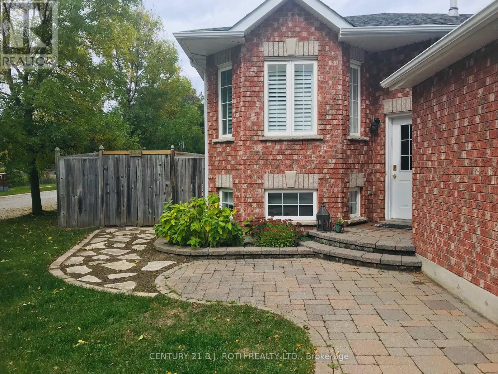 63 Kenwell Crescent, Barrie (Holly), Ontario  L4N 0A3 - Photo 3 - S12850828