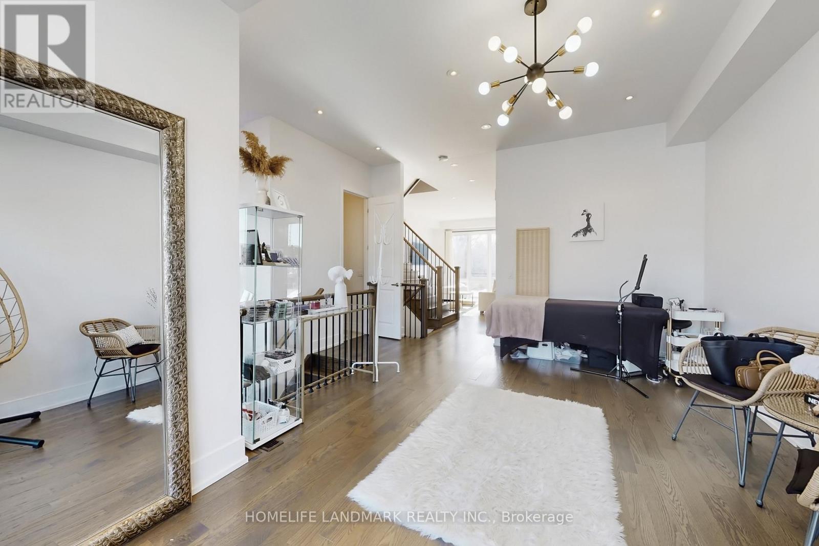 22 Crestridge Drive, Vaughan, Ontario  L4J 0K1 - Photo 4 - N12850388