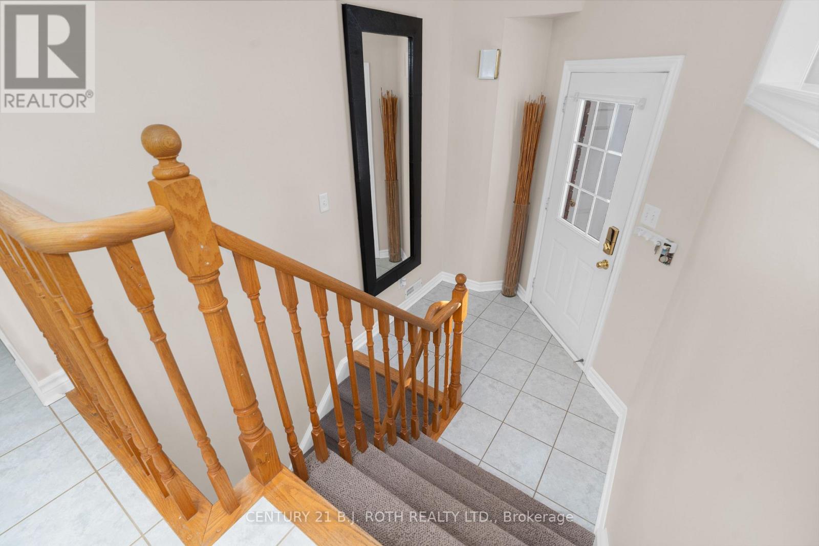 63 Kenwell Crescent, Barrie (Holly), Ontario  L4N 0A3 - Photo 5 - S12850828