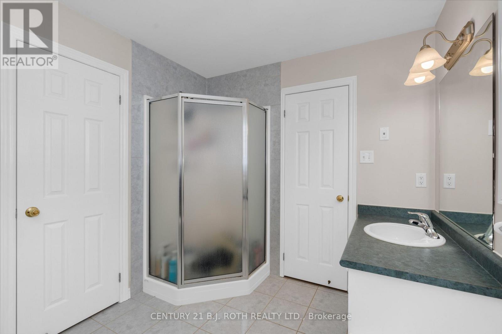 63 Kenwell Crescent, Barrie (Holly), Ontario  L4N 0A3 - Photo 23 - S12850828