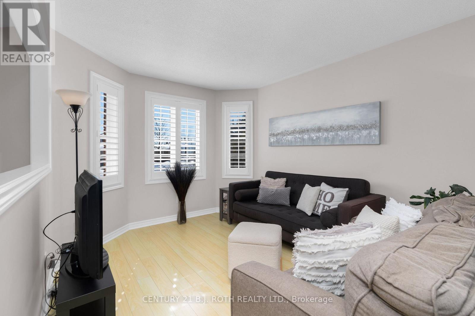 63 Kenwell Crescent, Barrie (Holly), Ontario  L4N 0A3 - Photo 7 - S12850828