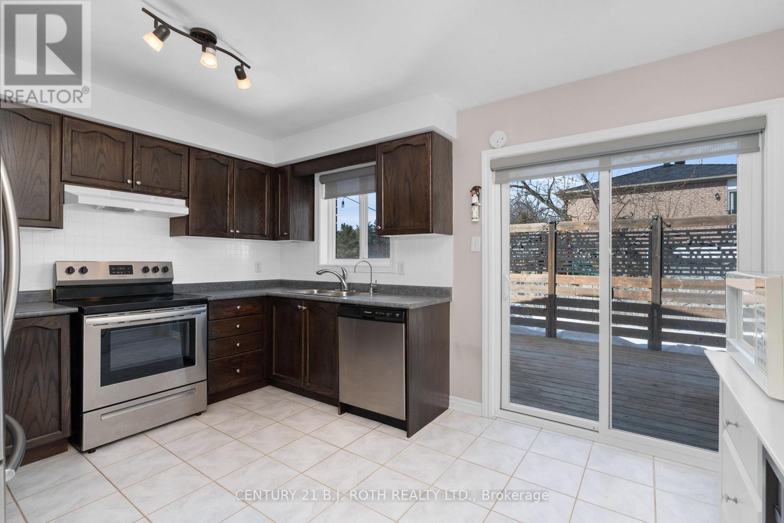 63 Kenwell Crescent, Barrie (Holly), Ontario  L4N 0A3 - Photo 14 - S12850828