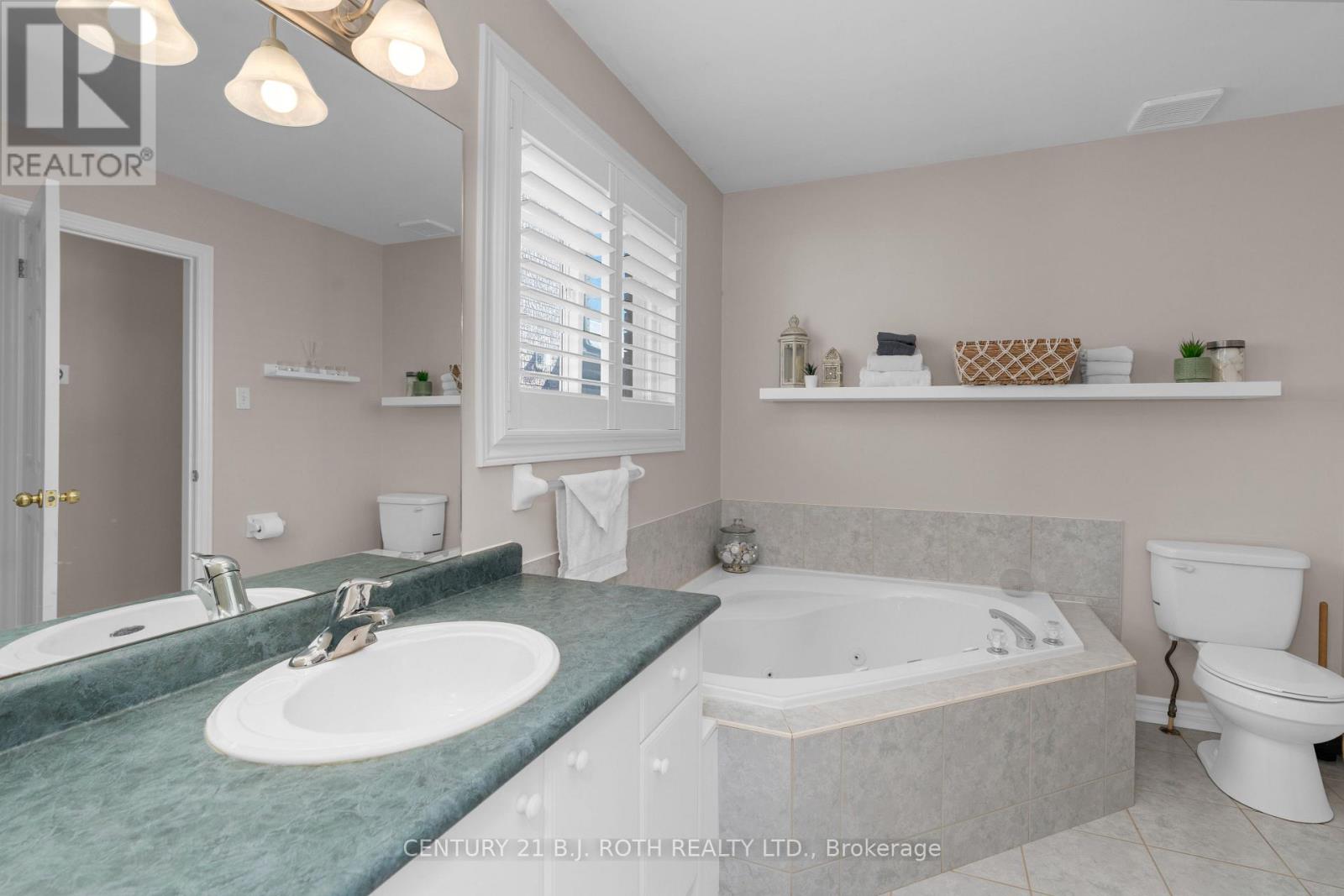 63 Kenwell Crescent, Barrie (Holly), Ontario  L4N 0A3 - Photo 21 - S12850828