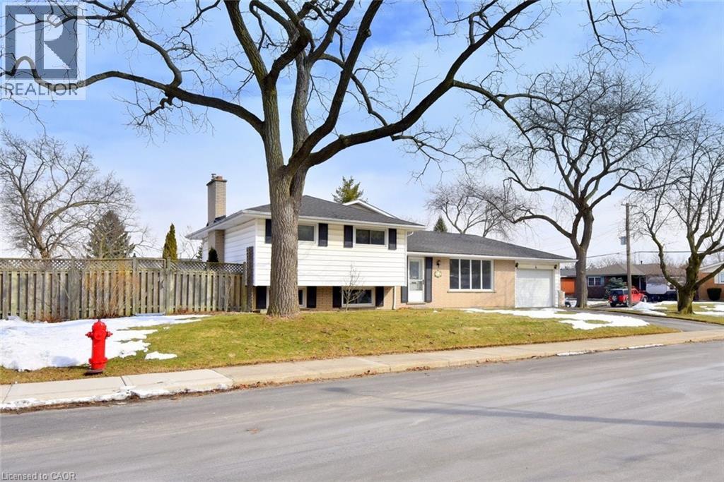 4 Bermuda Court, Hamilton, Ontario  L9C 2J8 - Photo 2 - 40810009