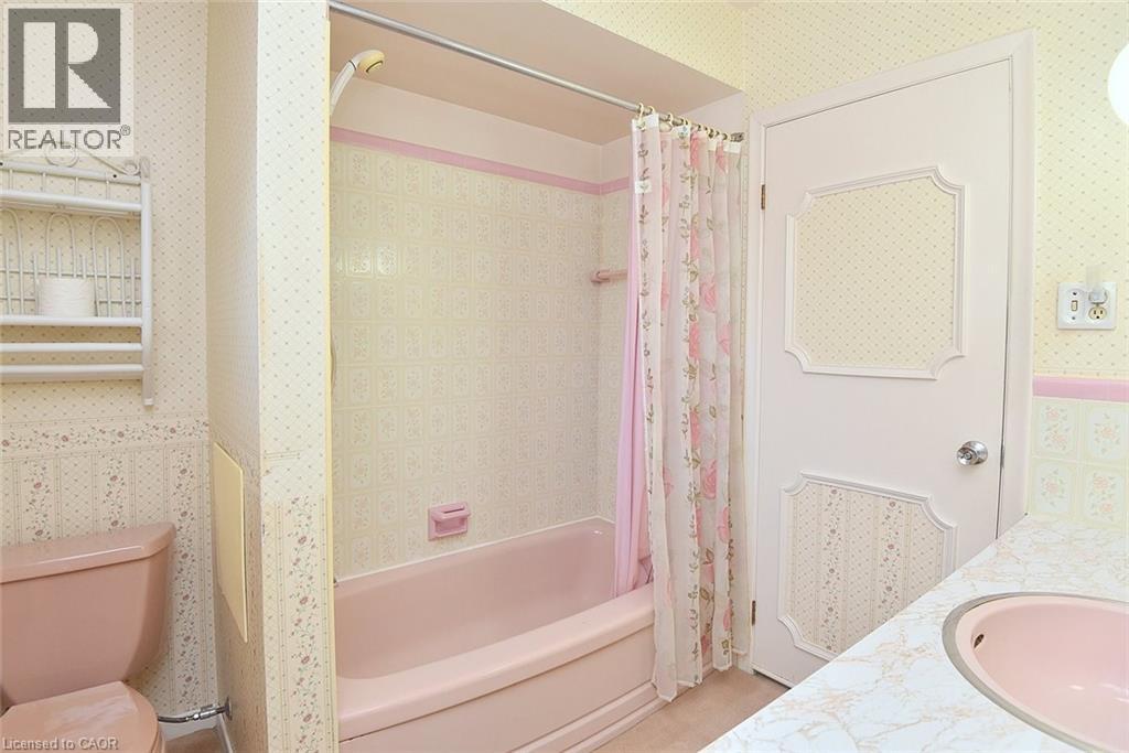 4 Bermuda Court, Hamilton, Ontario  L9C 2J8 - Photo 24 - 40810009