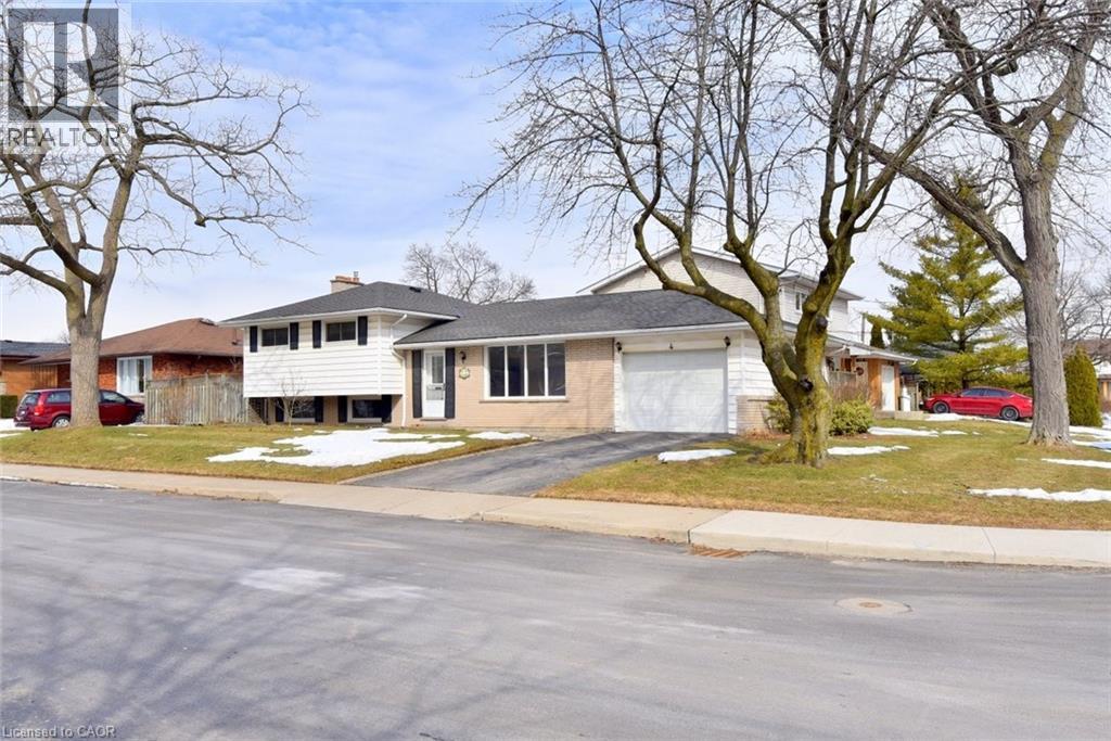 4 Bermuda Court, Hamilton, Ontario  L9C 2J8 - Photo 3 - 40810009