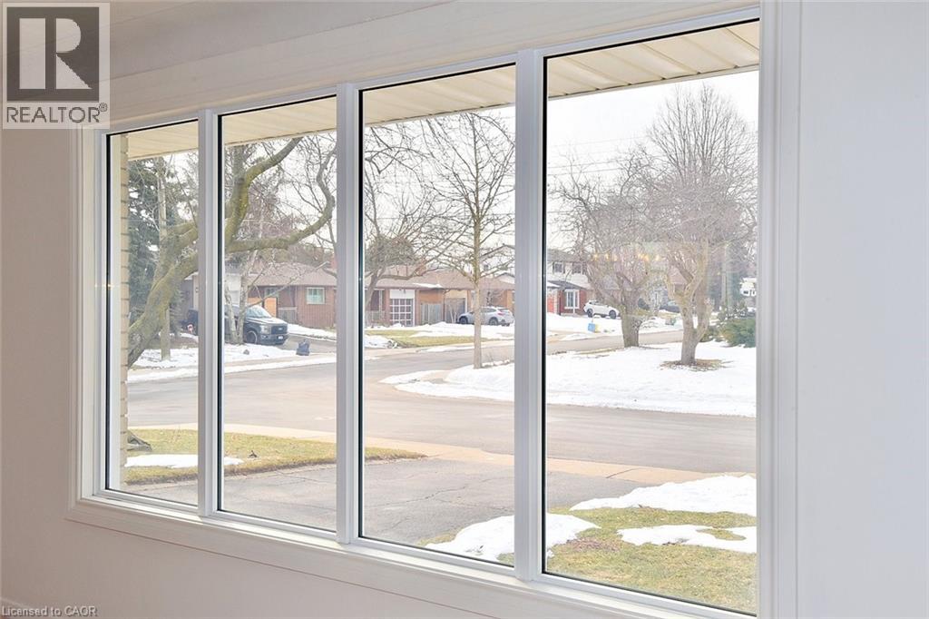 4 Bermuda Court, Hamilton, Ontario  L9C 2J8 - Photo 9 - 40810009