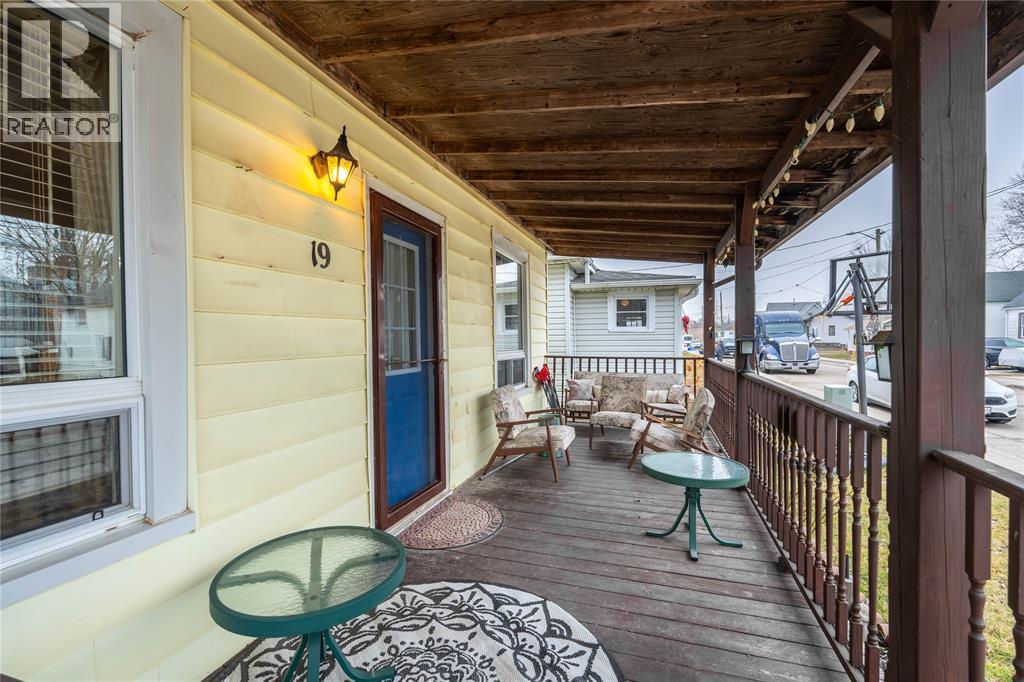 19 Degge Street, Chatham, Ontario  N7M 4X3 - Photo 3 - 26003396