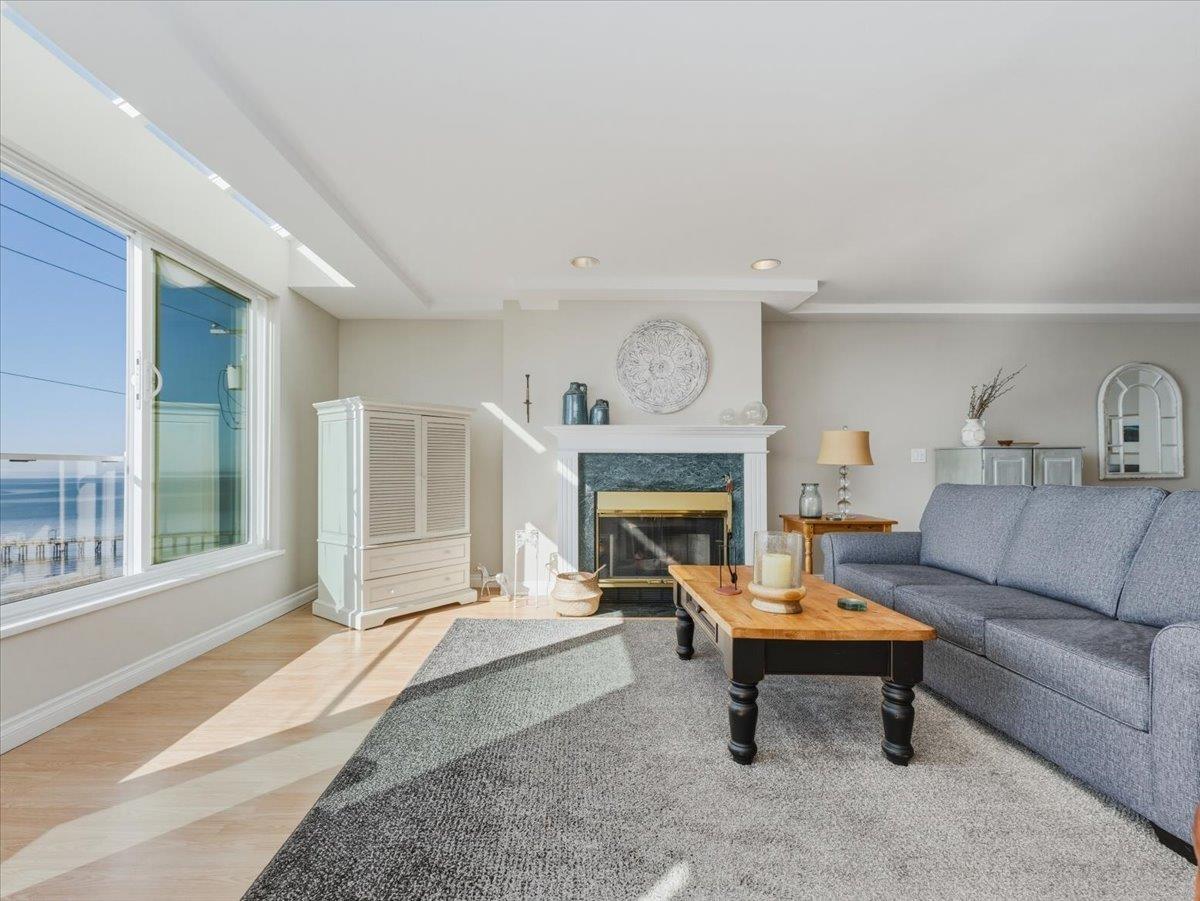 303 15165 Marine Drive, White Rock, British Columbia  V4B 1C5 - Photo 3 - R3095871