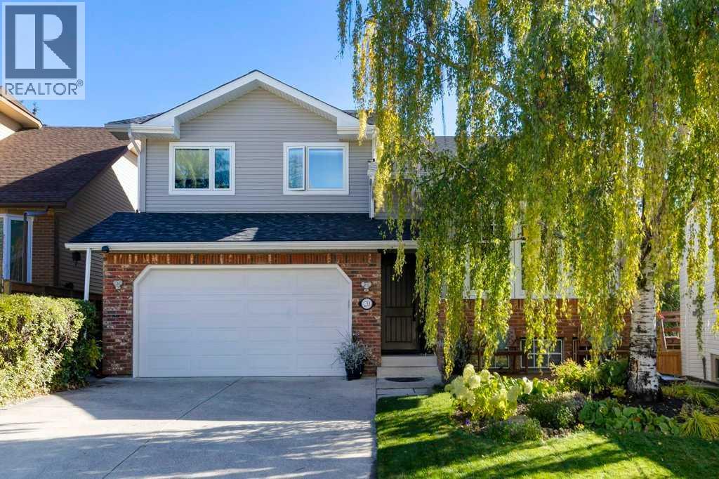 20 Strathlorne Crescent SW, Calgary, Alberta