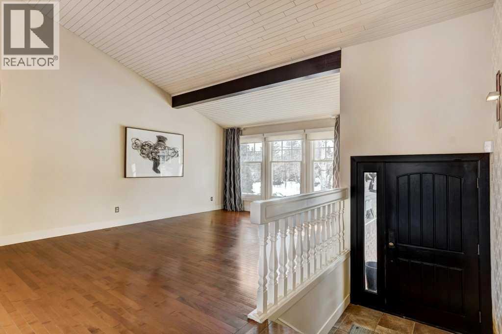 20 Strathlorne Crescent Sw, Calgary, Alberta  T3H 1M8 - Photo 4 - A2290327