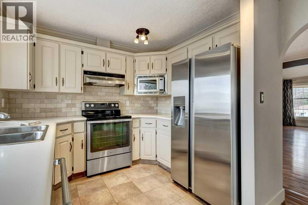 20 Strathlorne Crescent Sw, Calgary, Alberta  T3H 1M8 - Photo 11 - A2290327