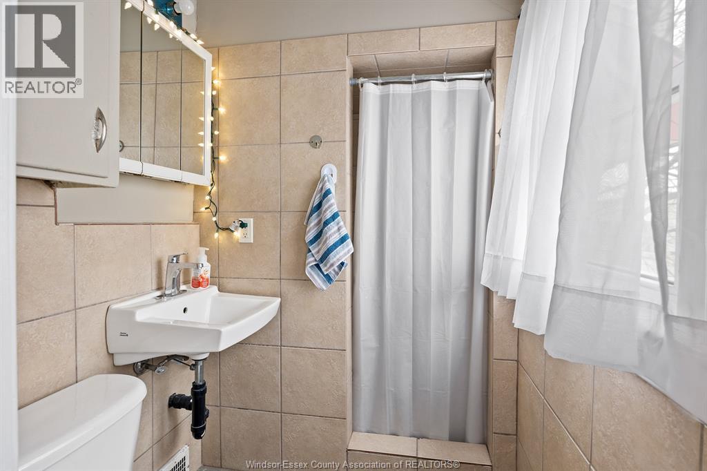 568 Askin, Windsor, Ontario  N9B 2X4 - Photo 31 - 26004588