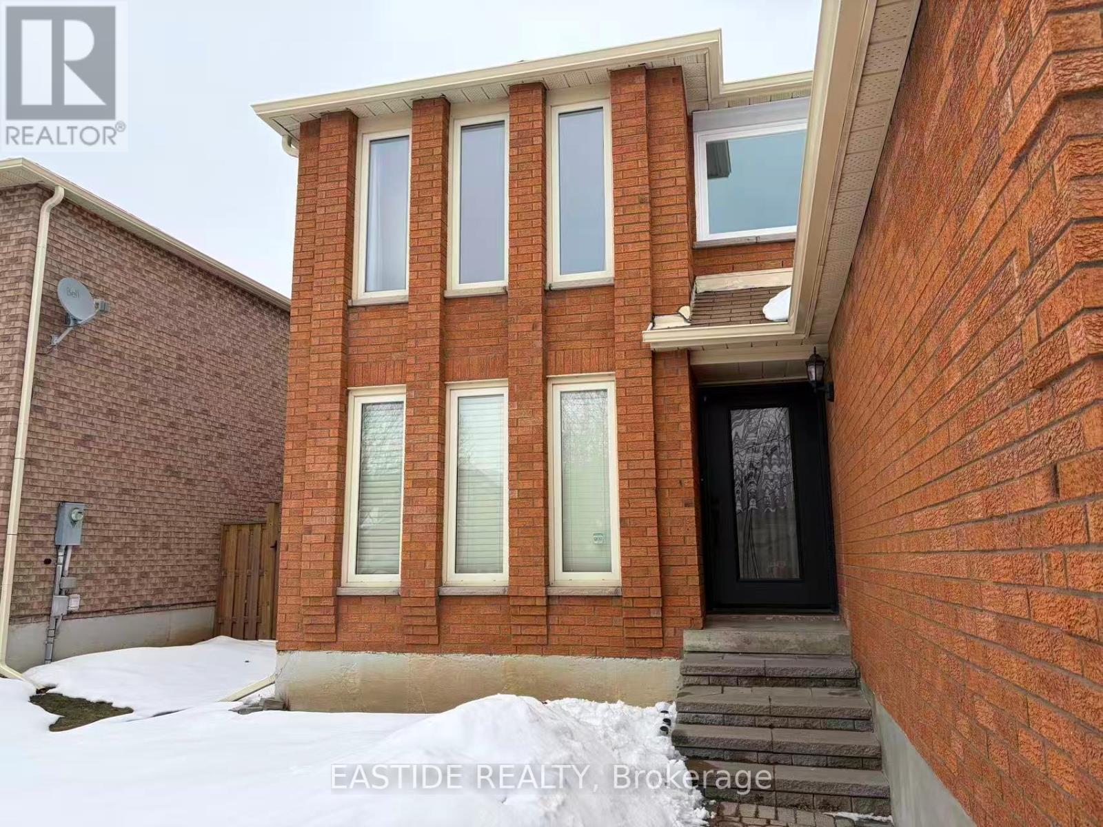39 Coppard Avenue, Markham, Ontario  L3S 2L4 - Photo 2 - N12851146