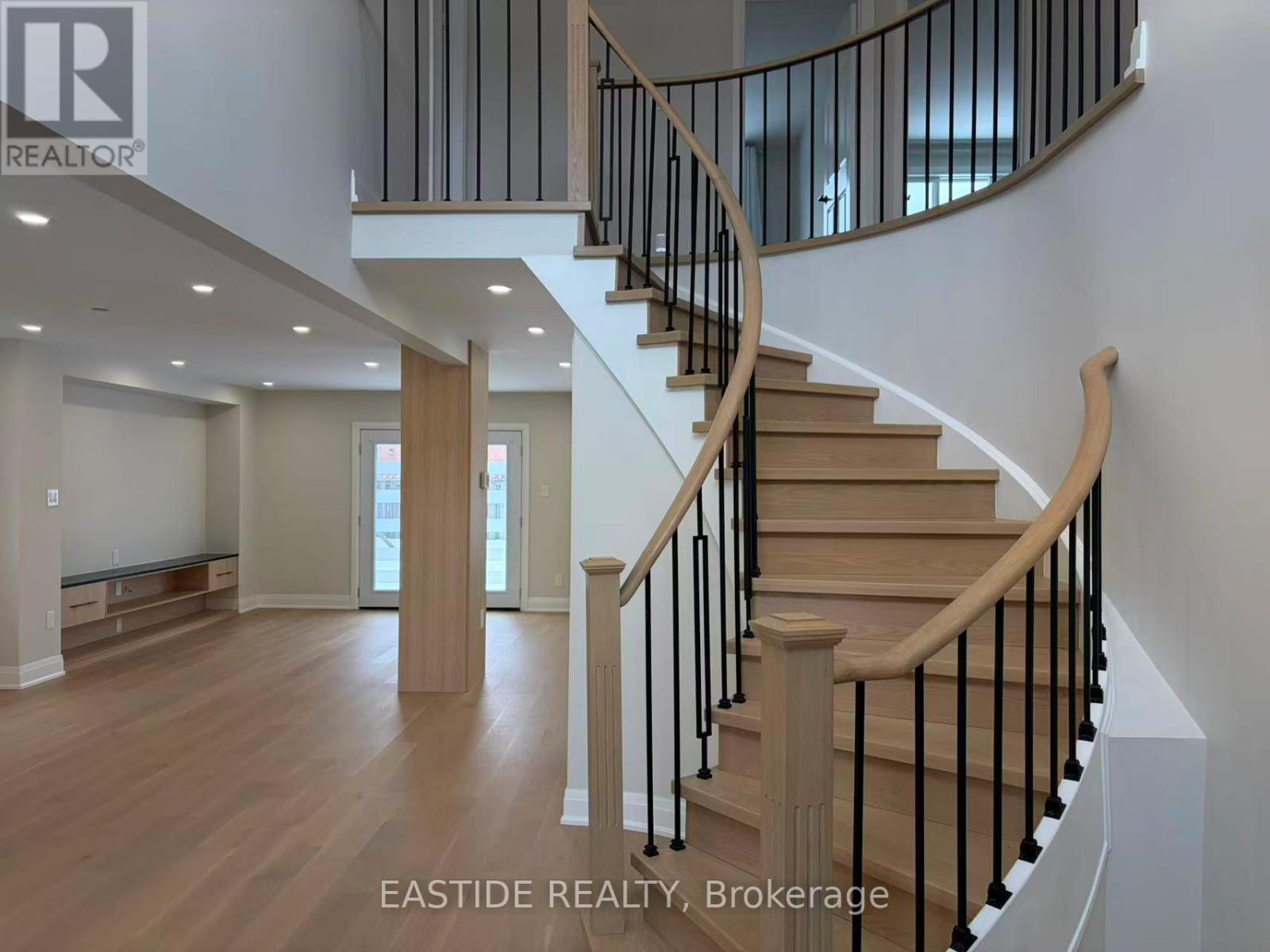 39 Coppard Avenue, Markham, Ontario  L3S 2L4 - Photo 3 - N12851146