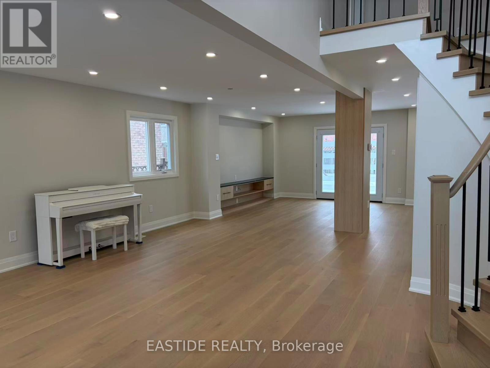 39 Coppard Avenue, Markham, Ontario  L3S 2L4 - Photo 4 - N12851146