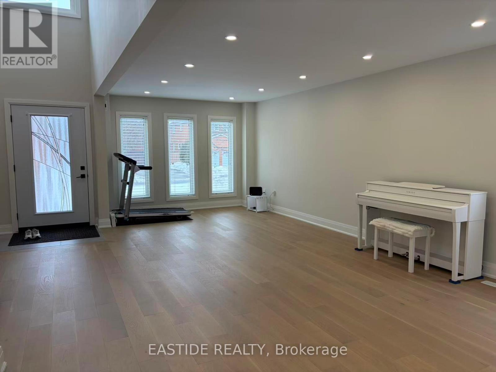 39 Coppard Avenue, Markham, Ontario  L3S 2L4 - Photo 5 - N12851146