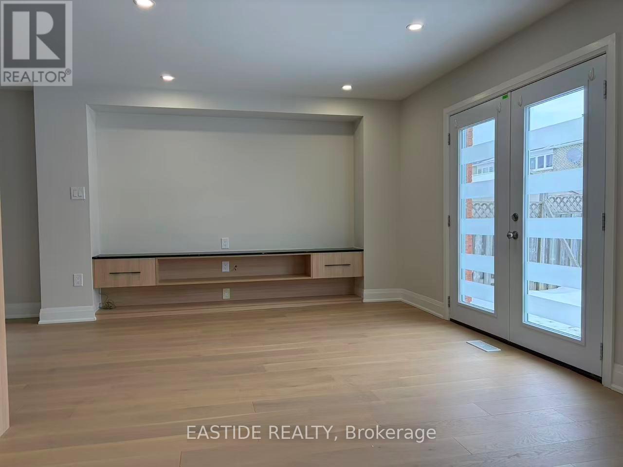 39 Coppard Avenue, Markham, Ontario  L3S 2L4 - Photo 6 - N12851146