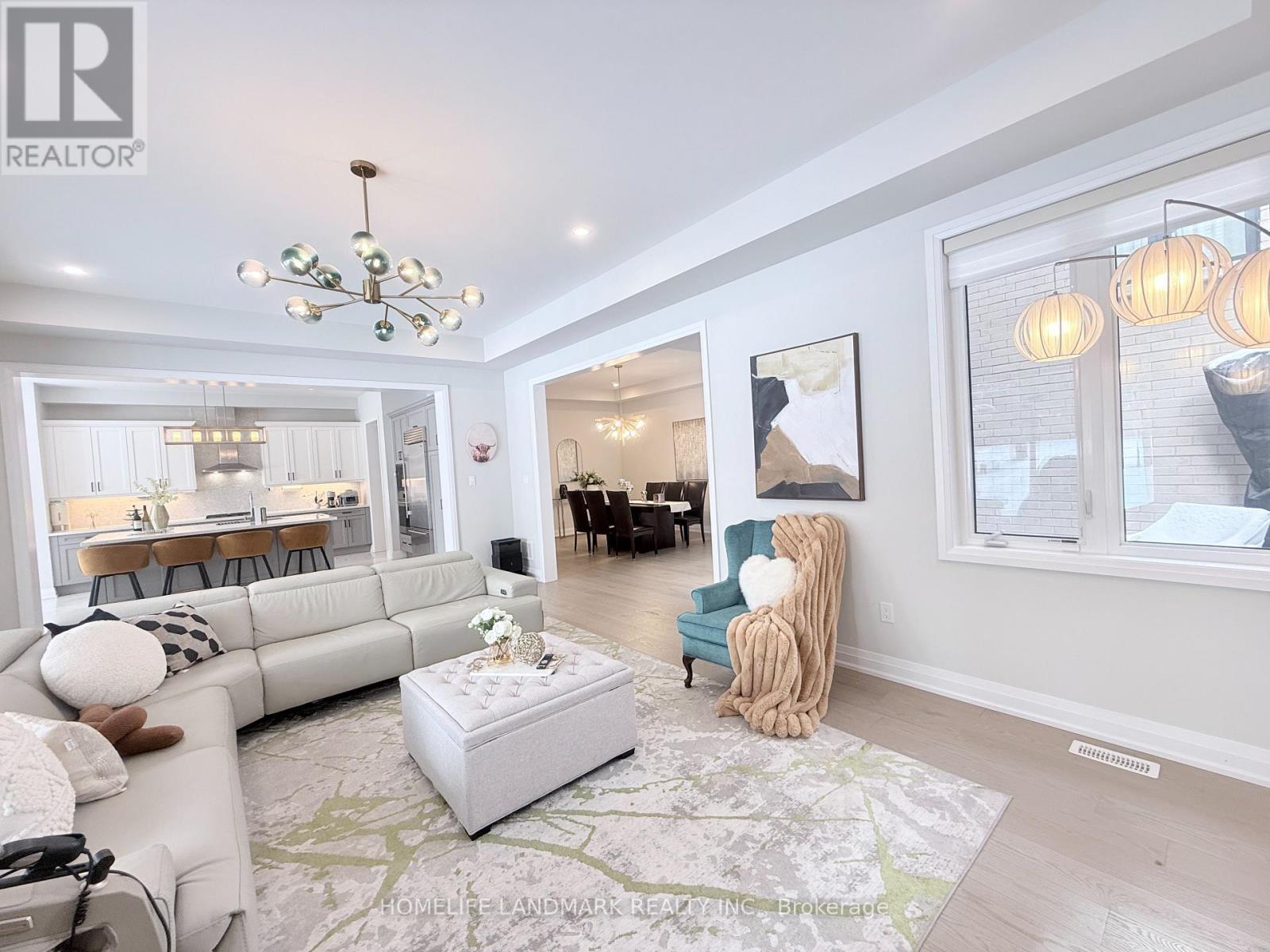 37 Wallace Merchant Court, Aurora, Ontario  L4A 4A5 - Photo 10 - N12851300