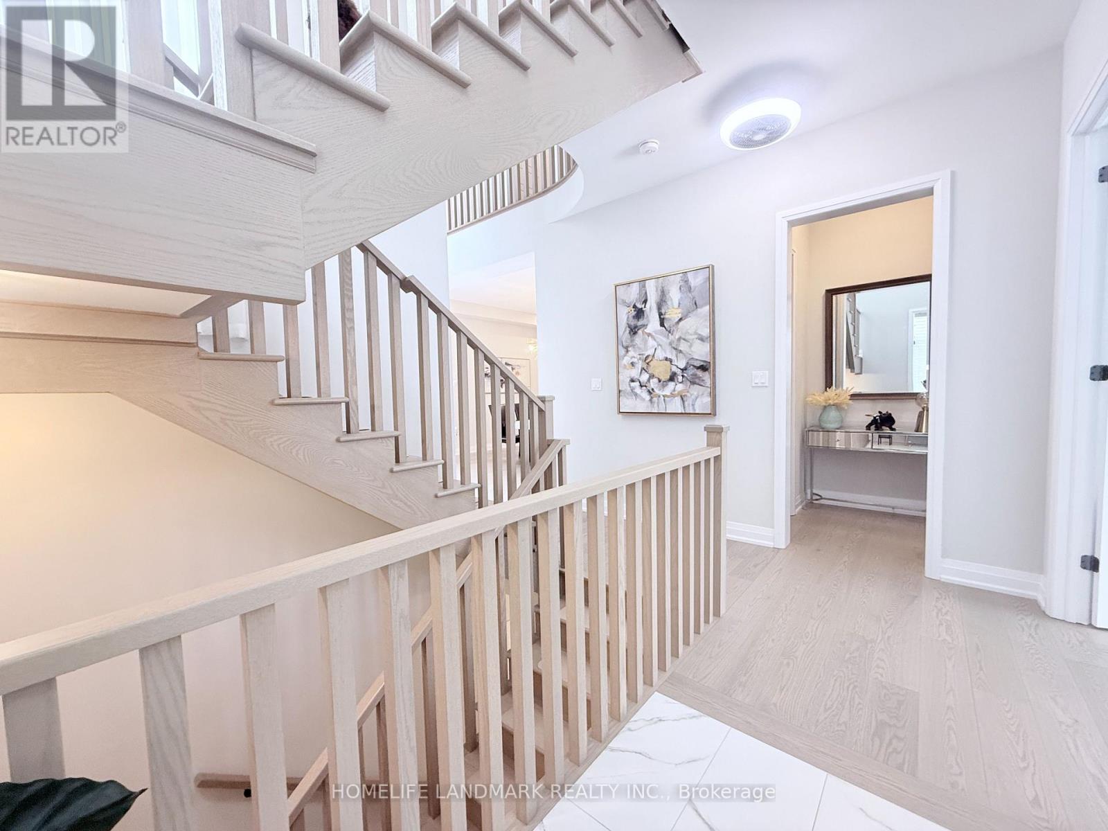 37 Wallace Merchant Court, Aurora, Ontario  L4A 4A5 - Photo 2 - N12851300