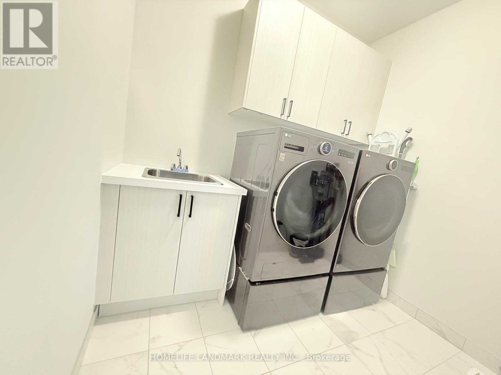 37 Wallace Merchant Court, Aurora, Ontario  L4A 4A5 - Photo 29 - N12851300