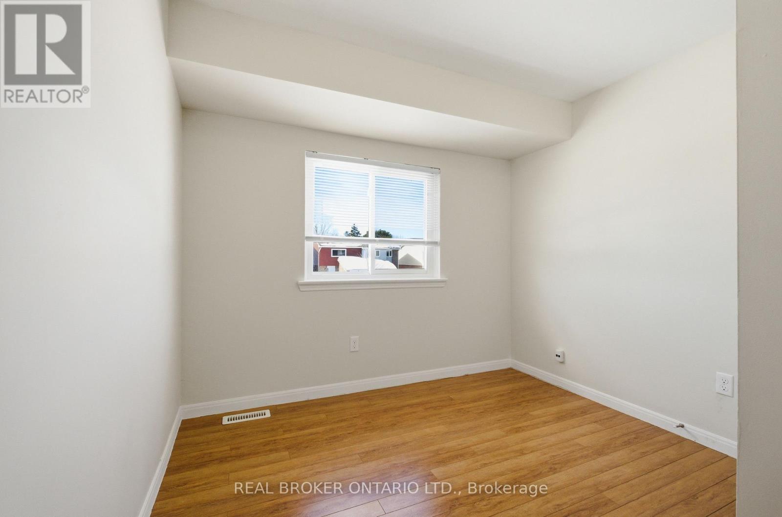 15 Christie Crescent, Barrie (Letitia Heights), Ontario  L4N 4V2 - Photo 13 - S12851214