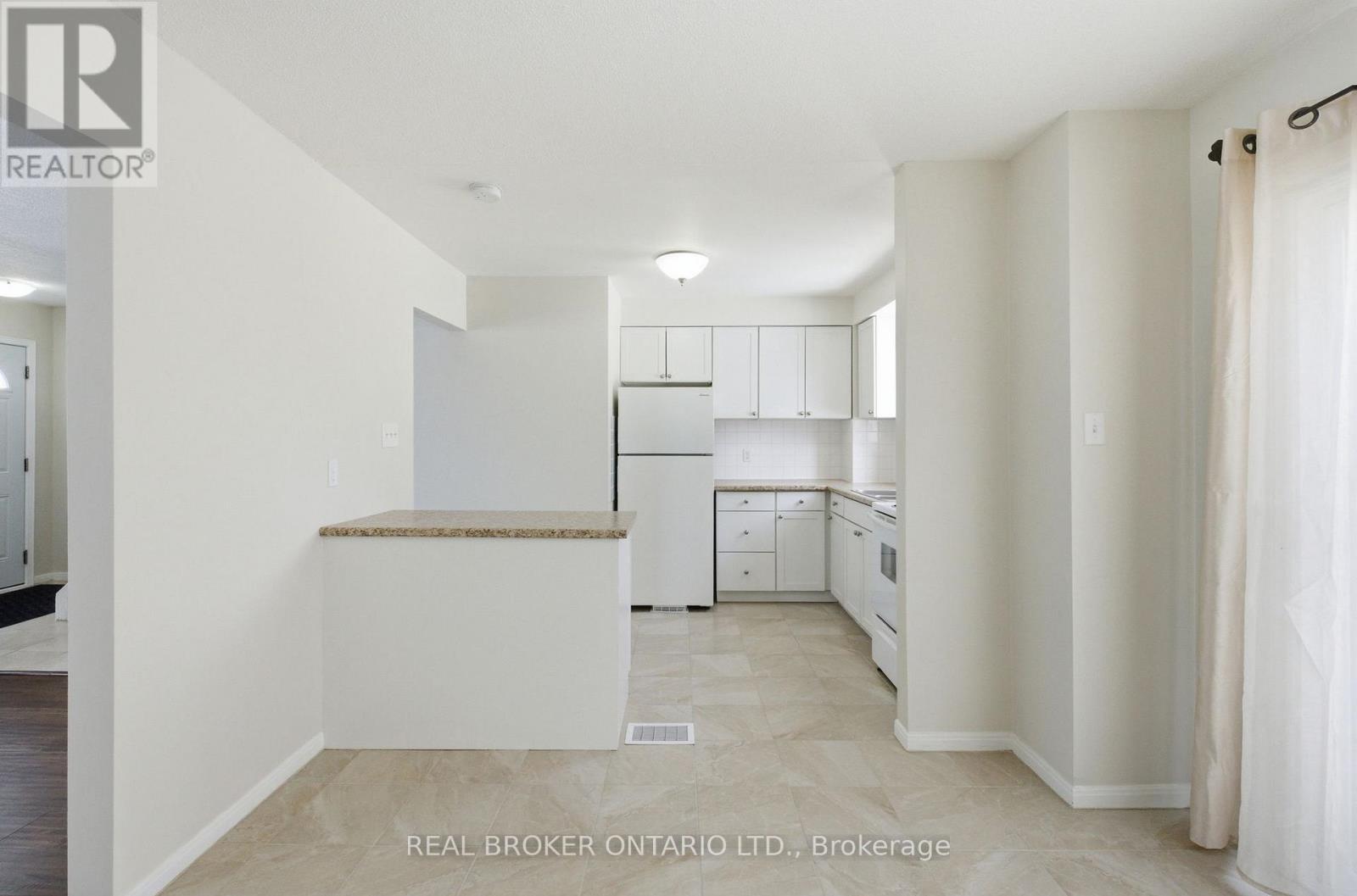 15 Christie Crescent, Barrie (Letitia Heights), Ontario  L4N 4V2 - Photo 6 - S12851214