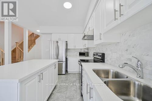 29 Turnberry Lane, Barrie (Painswick South), Ontario  L9J 0M8 - Photo 10 - S12851292