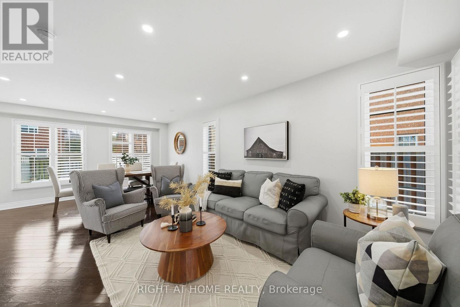 2230 Sutton Drive, Burlington, Ontario  L7L 7K4 - Photo 4 - W12848160