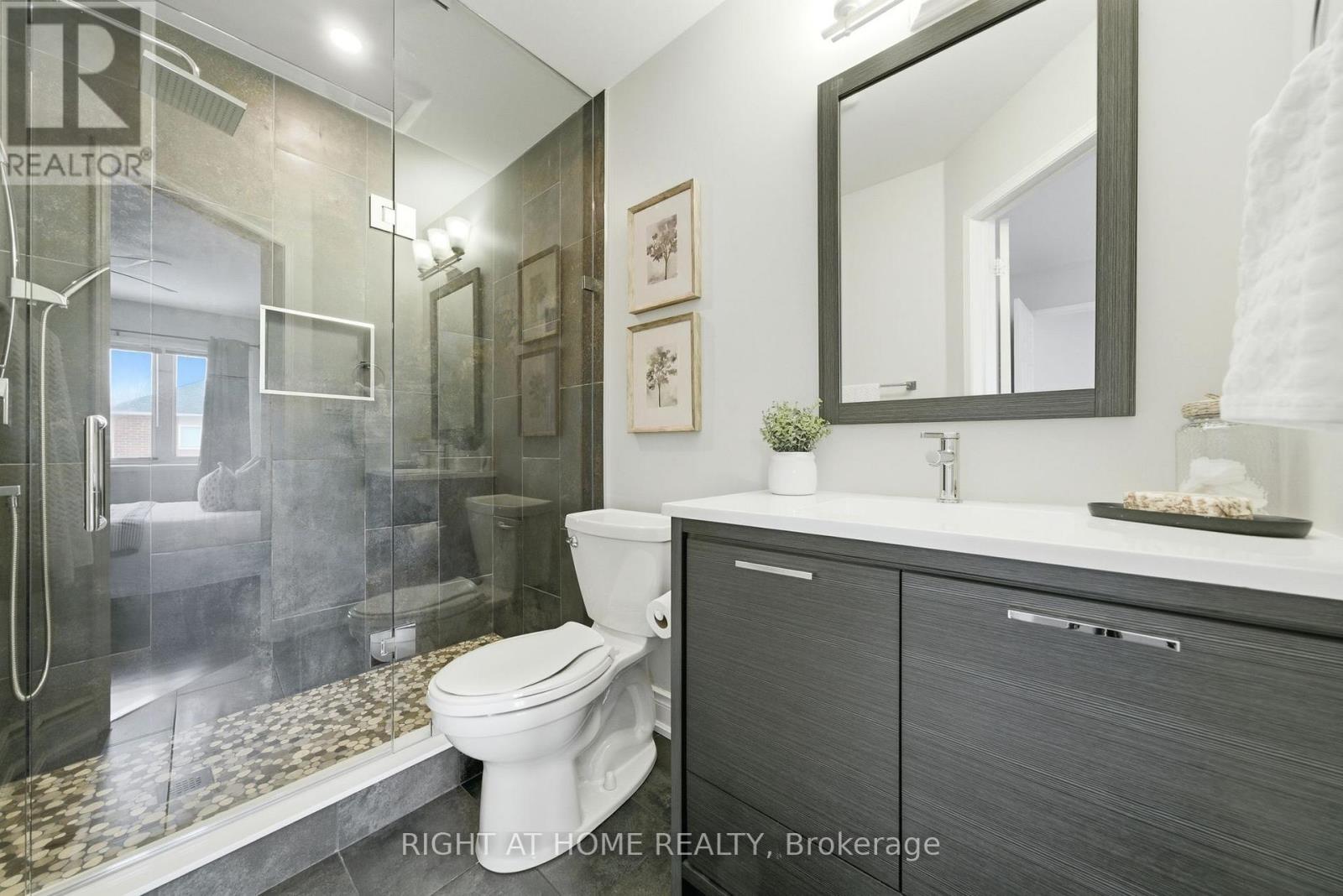 2230 Sutton Drive, Burlington, Ontario  L7L 7K4 - Photo 16 - W12848160