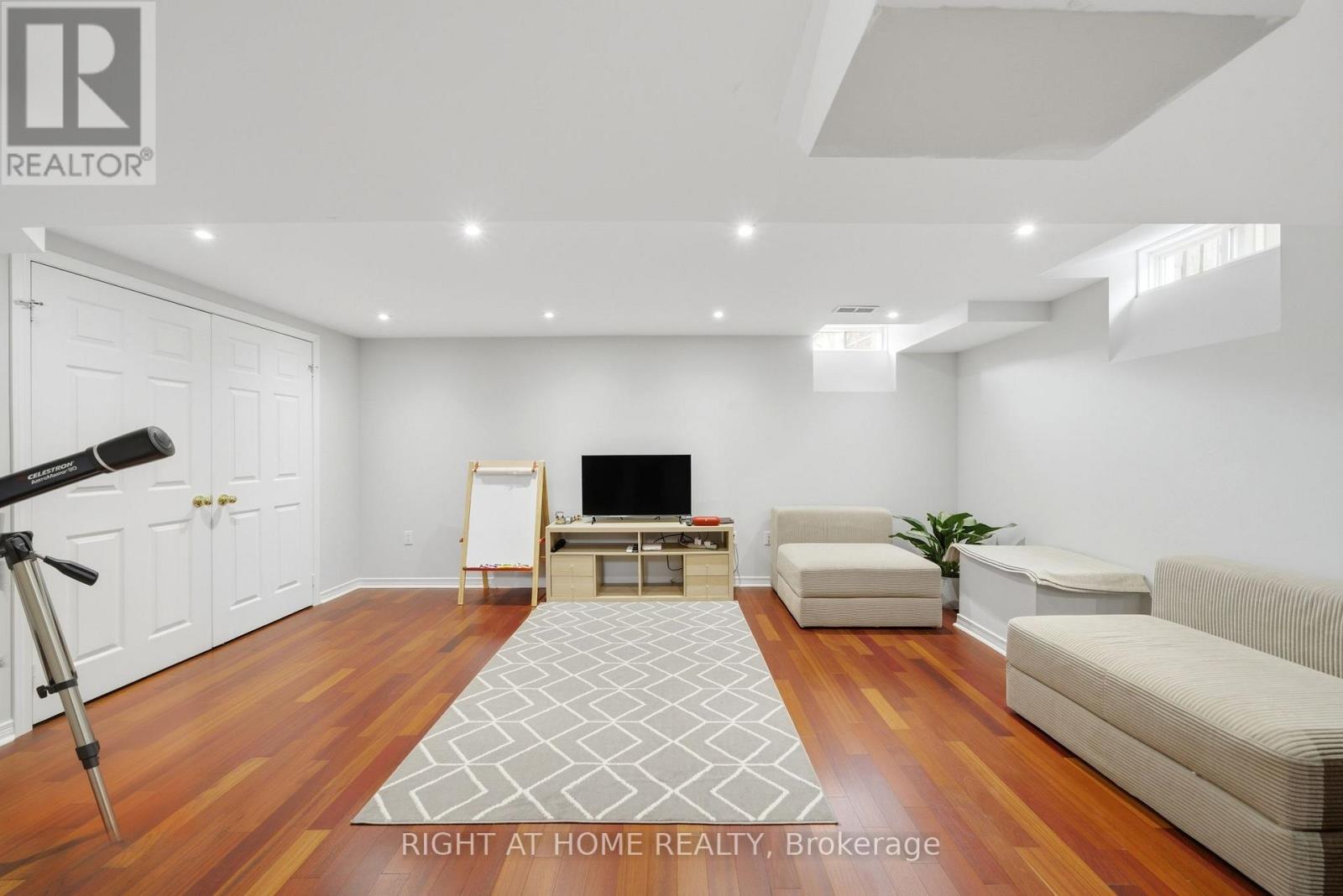 2230 Sutton Drive, Burlington, Ontario  L7L 7K4 - Photo 24 - W12848160