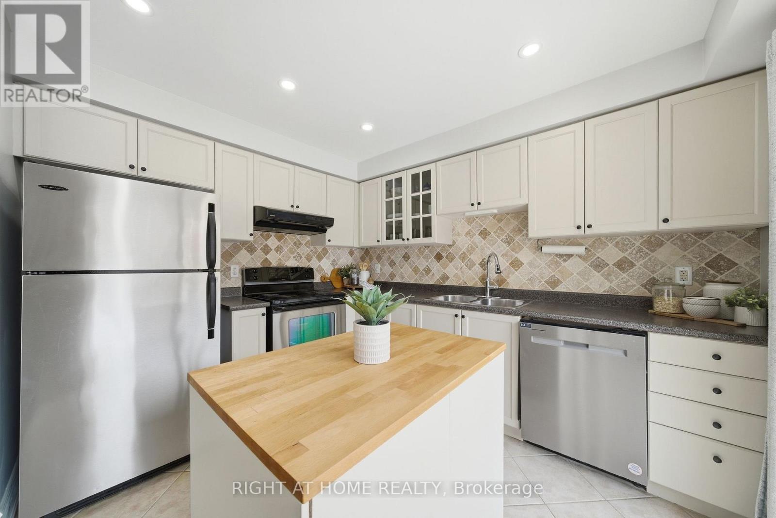 2230 Sutton Drive, Burlington, Ontario  L7L 7K4 - Photo 6 - W12848160